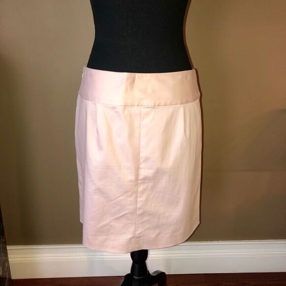 Banana Republic Skirt w/ 2 pockets on each side - Picture 2 of 4